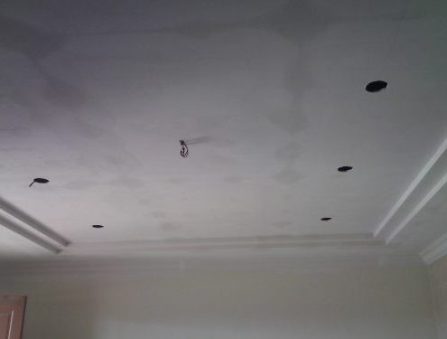Покраска шпаклеванных потолков